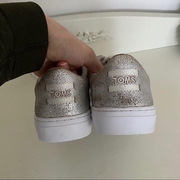 Toms Lenox Silver Distressed Leather Sneakers - Picture 4 of 9